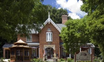 The Steamboat House B & B