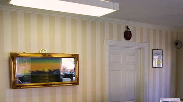 Redondo Inn & Suites Lobby