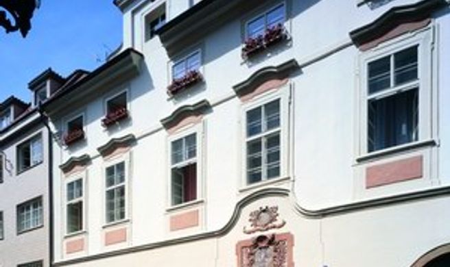 The Iron Gate Hotel & Suites Exterior