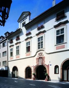 The Iron Gate Hotel & Suites