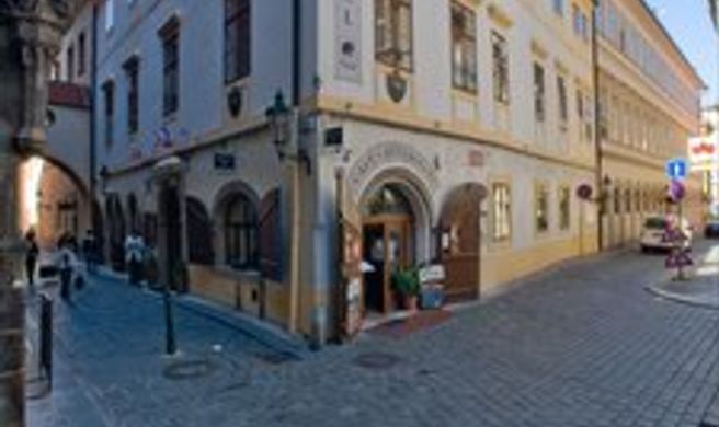 Hotel Cerny Slon Exterior