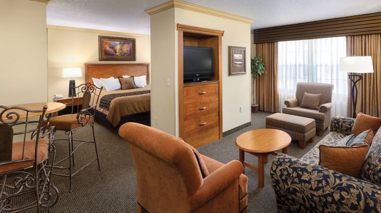 <b>ClubHouse Hotel & Suites Sioux Falls Suite</b> <b>ClubHouse Hotel & Suites Sioux Falls Suite</b>