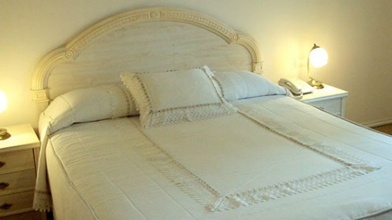 <b>Jean Clevers Park Hotel Room</b>
