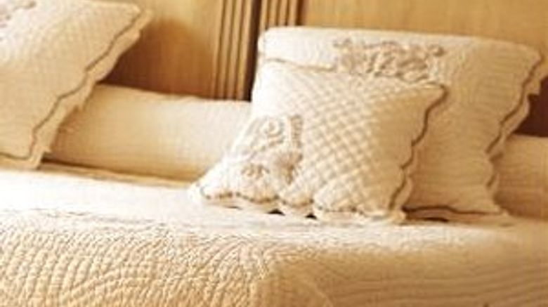 <b>Ostape Auberge Room</b>