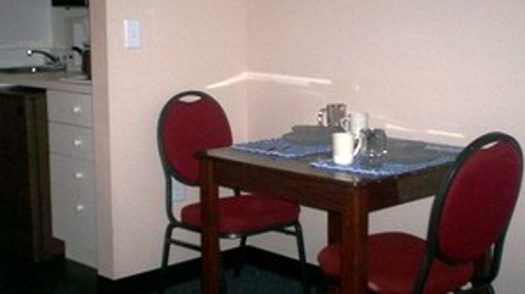 Motel 6 Greenville Suite