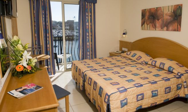 Bayview Hotel & Apartments Room
