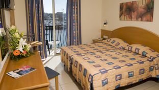 Bayview Hotel & Apartments