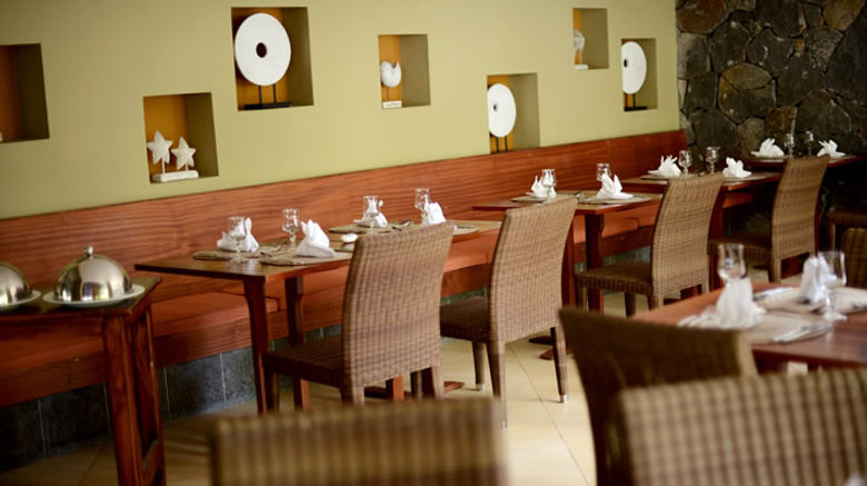 <b>Emeraude Beach Attitude Restaurant</b>