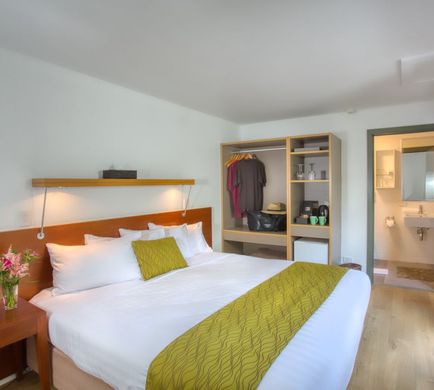 Awaroa Lodge Room