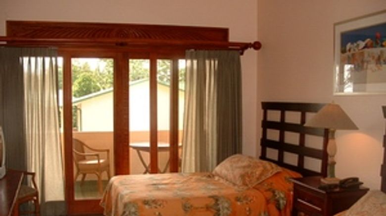 <b>Club del Mar Room</b>