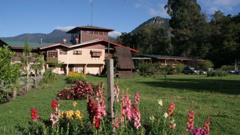 Los Quetzales Hotel Exterior