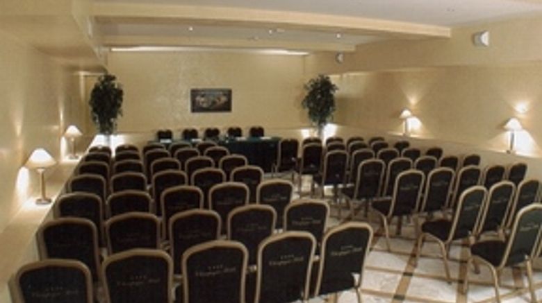 <b>Hotel Champagne Garden Meeting</b>