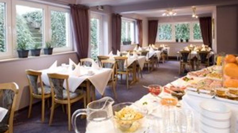 <b>Airport HOTEL by The New Yorker Restaurant</b>