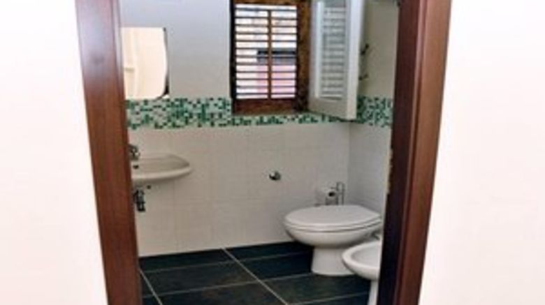 <b>Lerux International Room</b>