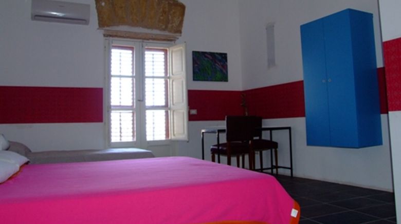 <b>Lerux International Room</b>