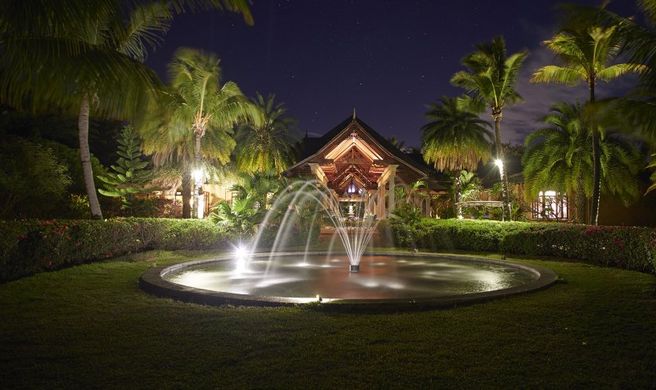 Maradiva Villas Resort & Spa Exterior