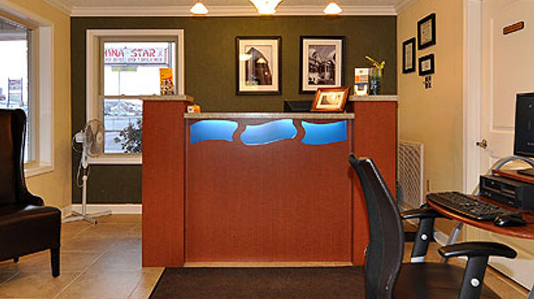 M Star Hotel Searcy Lobby