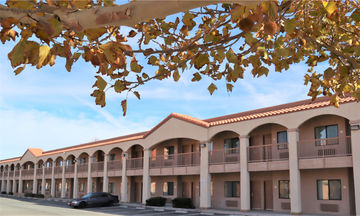 Starlight Inn & Suites