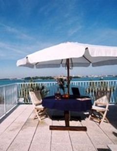 OASIS LAGOON & RESIDENCE