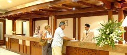 Earl's Regency Lobby