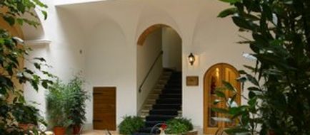 Cavaliere Palace Hotel Lobby