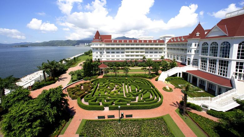<b>Hong Kong Disneyland Hotel Exterior</b>