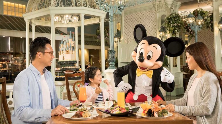 <b>Hong Kong Disneyland Hotel Restaurant</b>