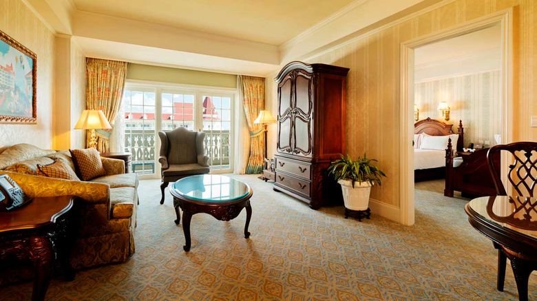<b>Hong Kong Disneyland Hotel Suite</b>