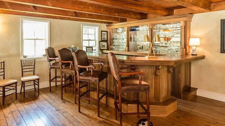 <b>Elmrock Inn B&B Bar/Lounge</b>