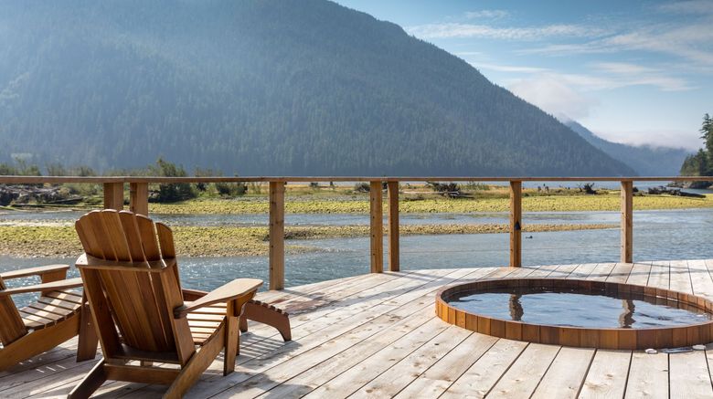 <b>Clayoquot Wilderness Lodge Spa</b> <b>Clayoquot Wilderness Lodge Spa</b>