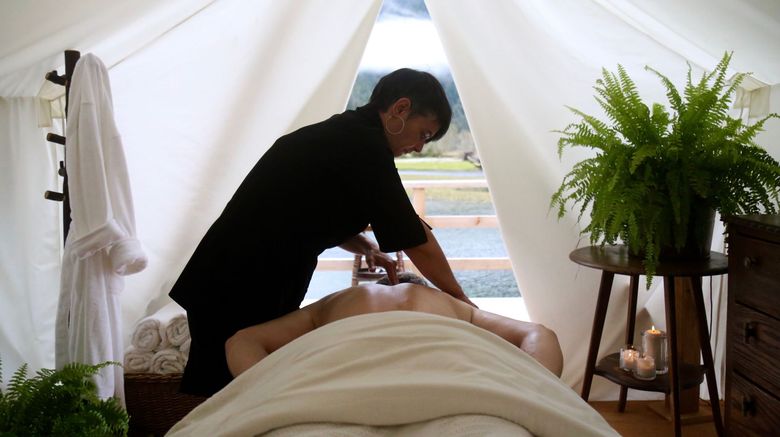 <b>Clayoquot Wilderness Lodge Spa</b> <b>Clayoquot Wilderness Lodge Spa</b>