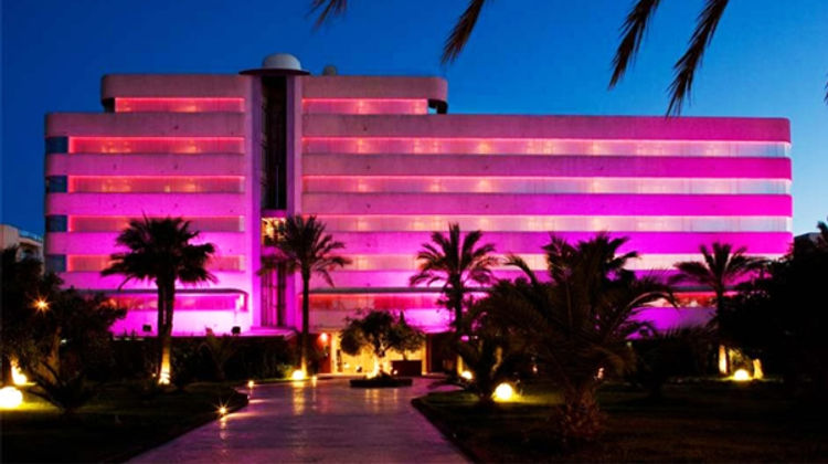 El Hotel Pacha Exterior
