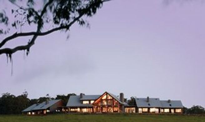 Spicers Peak Lodge Exterior