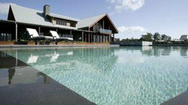 Spicers Peak Lodge Pool