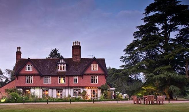 Ravenwood Hall Hotel Exterior