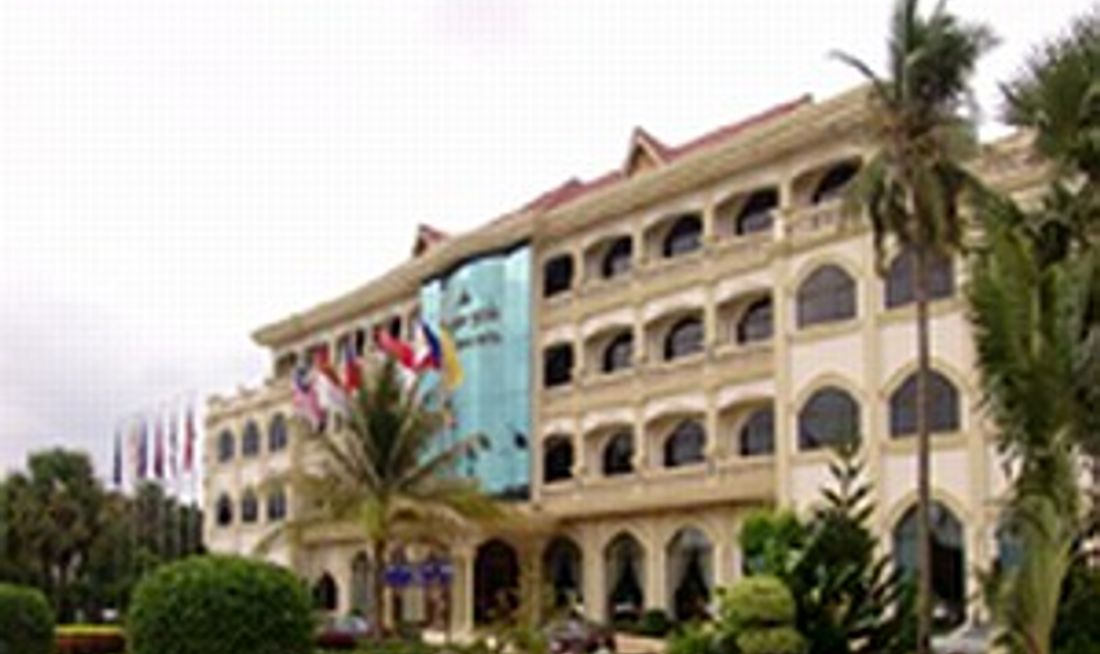 Ree Hotel Exterior