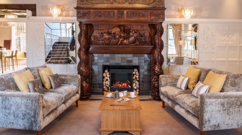 <b>The Manor Elstree Lobby</b>