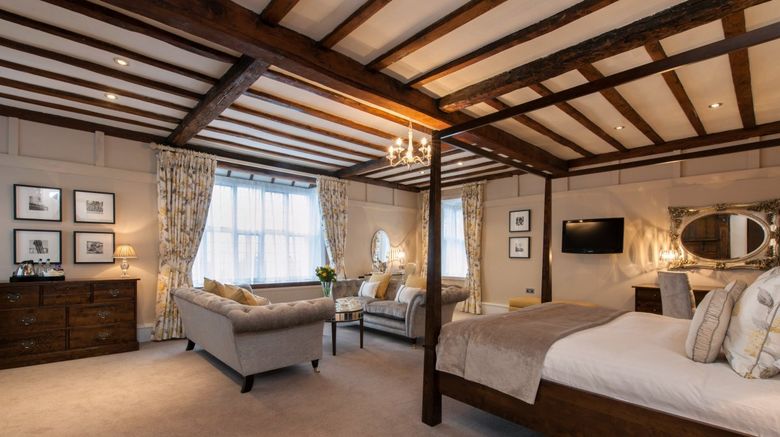 <b>The Manor Elstree Suite</b>