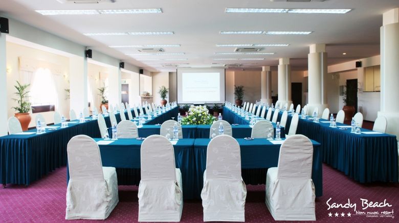 <b>Sandy Beach Non Nuoc Resort Da Nang Meeting</b>