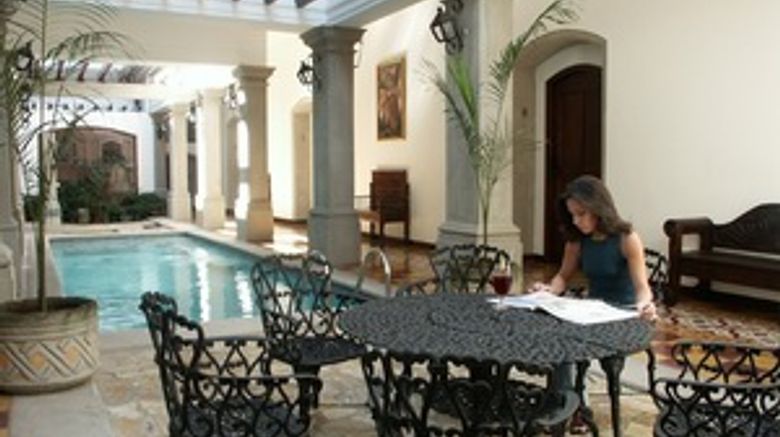 <b>La Gran Francia Pool</b>