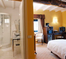 Villa Porro Pirelli Room