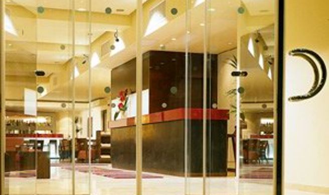 Peakture Hotel Bucharest Exterior