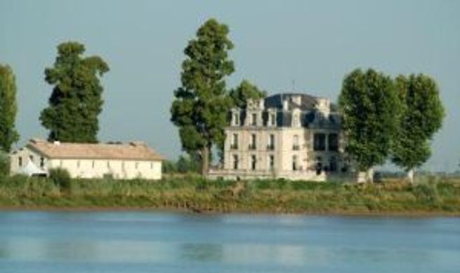 Chateau Grattequina Exterior