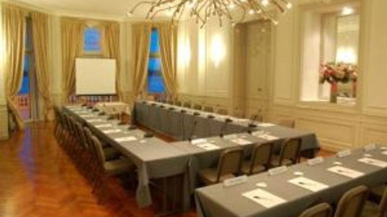 <b>Chateau Grattequina Meeting</b>