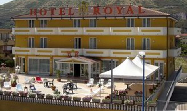 Royal Hotel Exterior