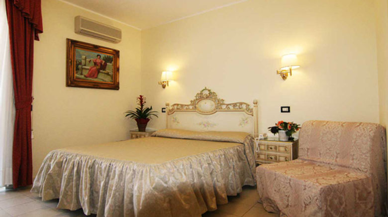 <b>Royal Hotel Room</b>