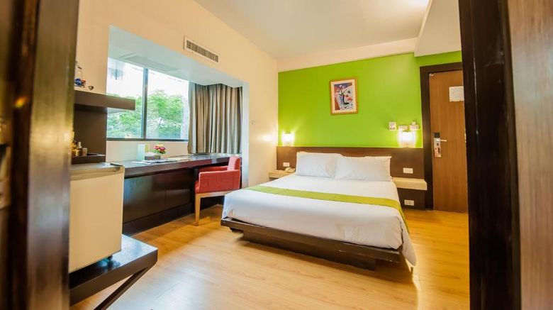 The Seasons Bangkok Huamark Room