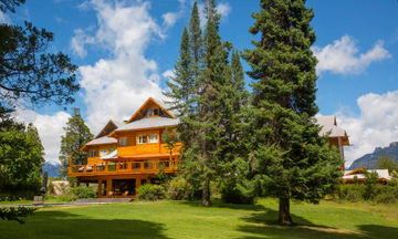 Victoria Island National Lodge