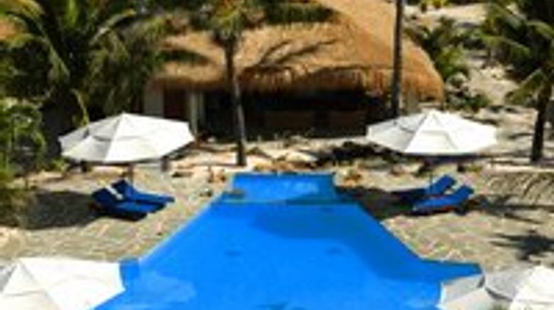 <b>Crown Beach Resort & Spa Pool</b>