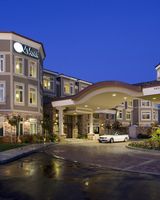 West Inn & Suites